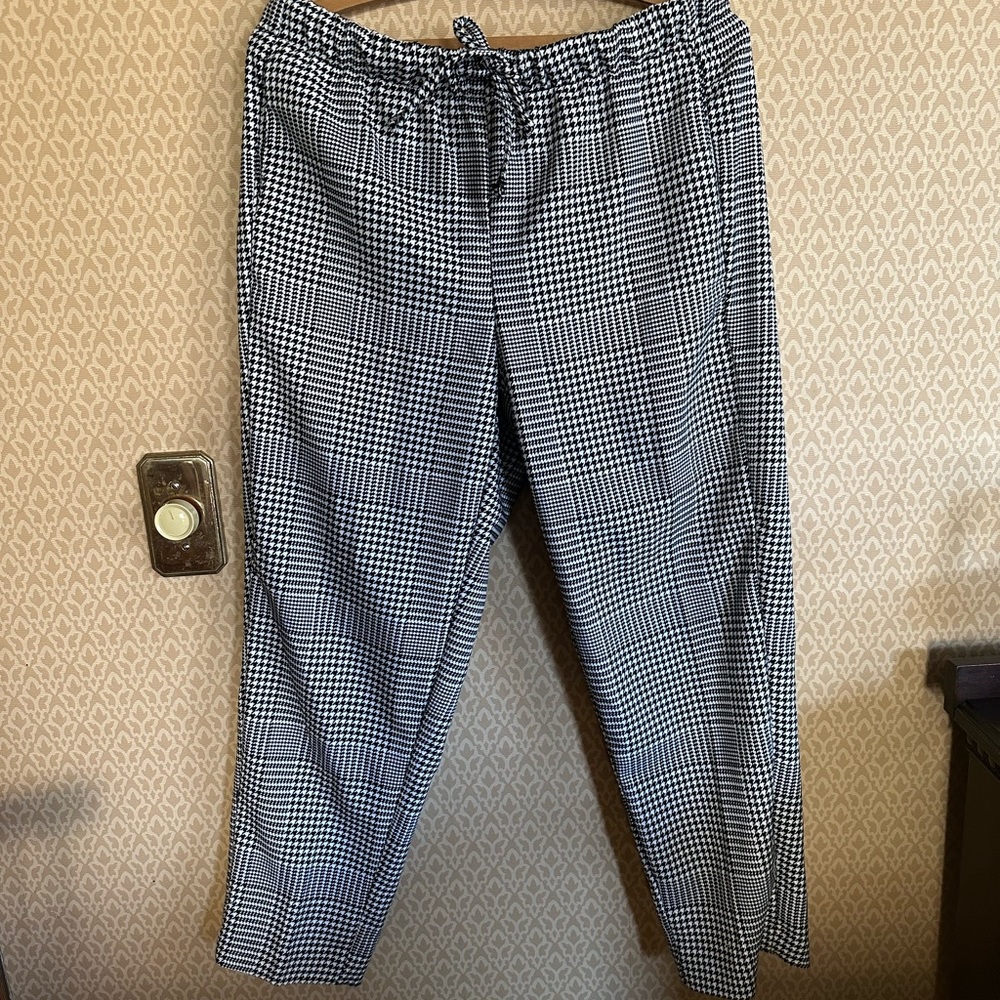 Excellent condition slacks, nice thick fabric, herringbone pattern